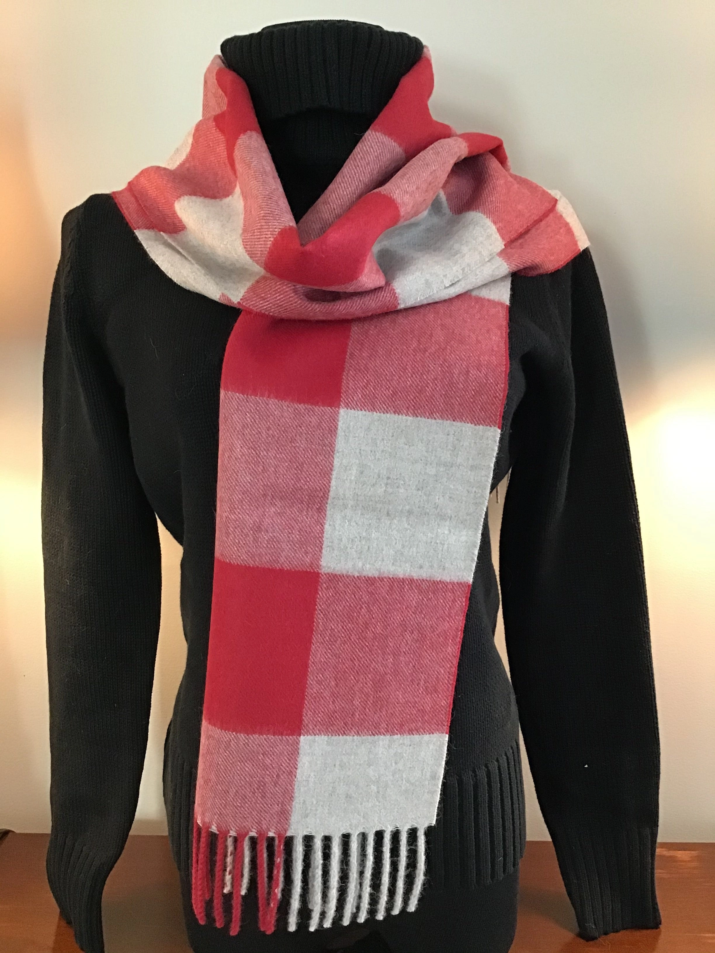 Cozy Cloud: Luxurious 100% Alpaca Scarf – Wrap Yourself in Unparalleled Softness and Warmth.
