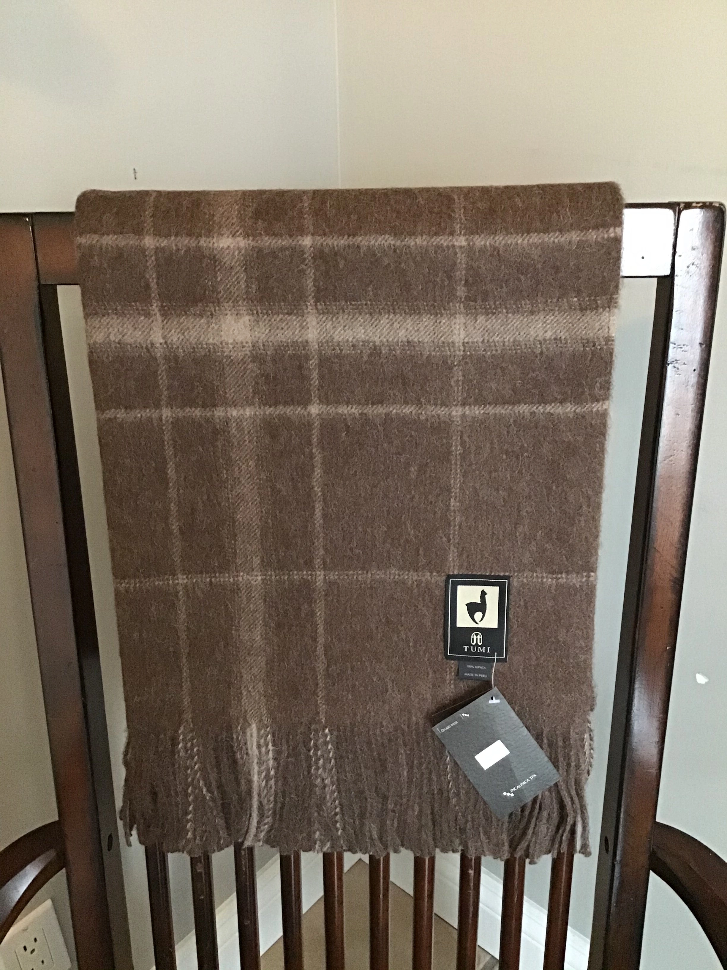Cozy Alpaca Throw: Wrap Yourself in Luxurious Softness & Warmth Today!
